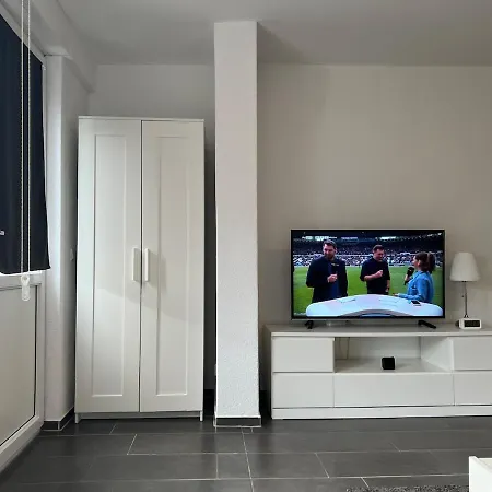 In - Close To Messe Duesseldorf & Cologne