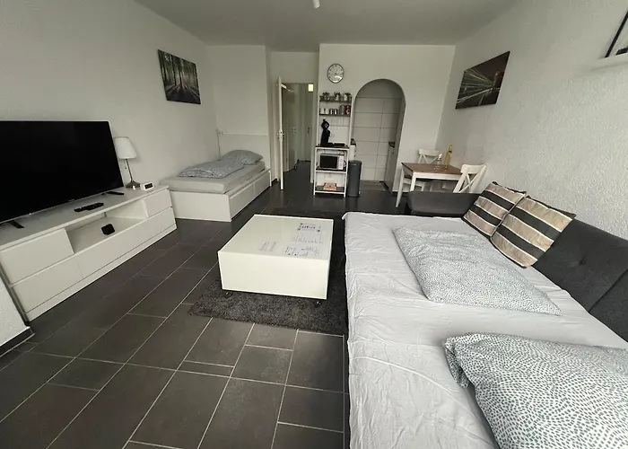 In - Close To Messe Duesseldorf & Cologne *